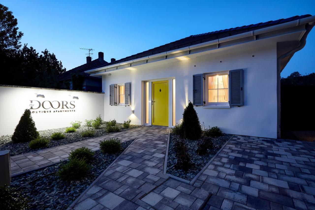 The Doors Boutique Apartments Мошонмадьяровар Экстерьер фото
