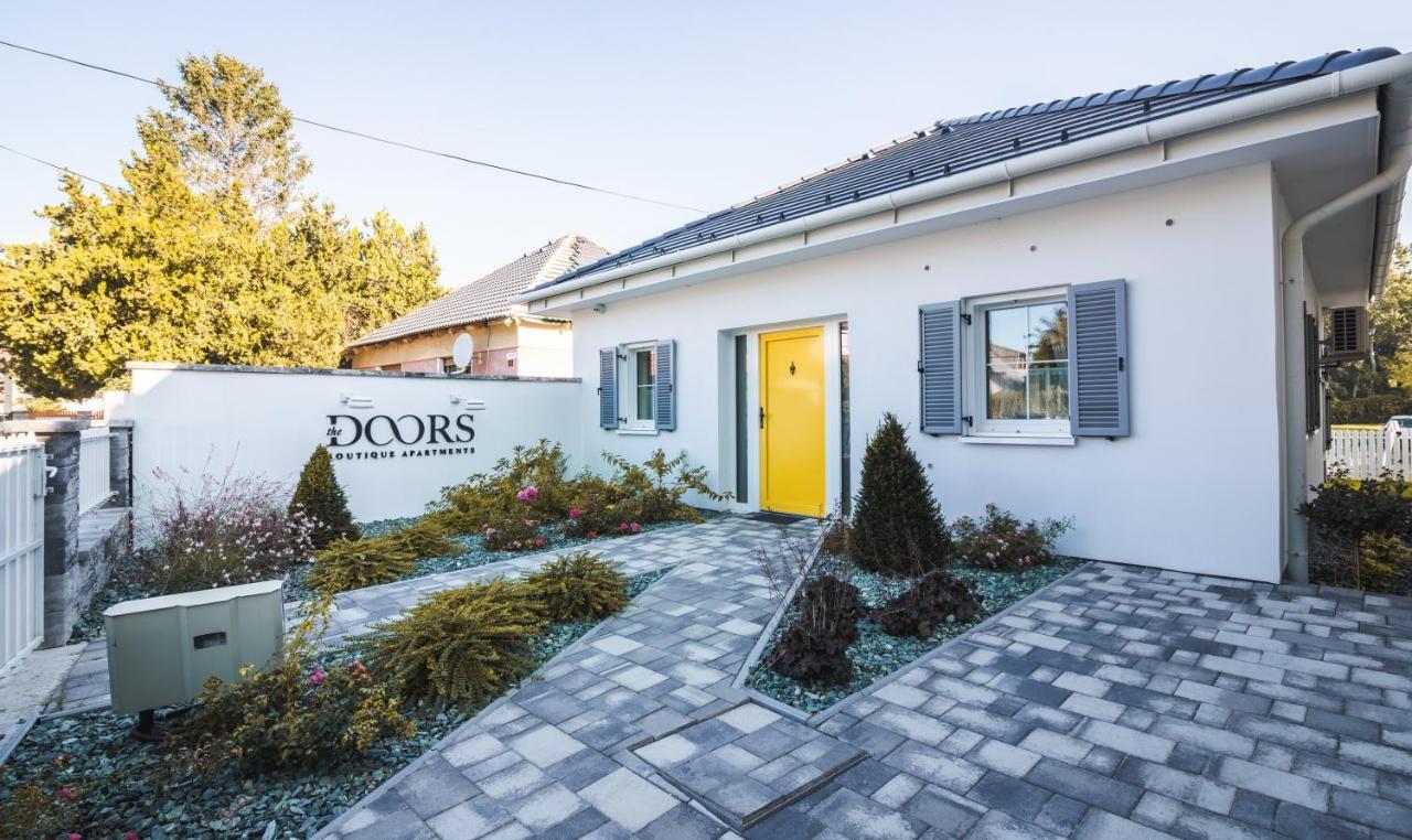 The Doors Boutique Apartments Мошонмадьяровар Экстерьер фото