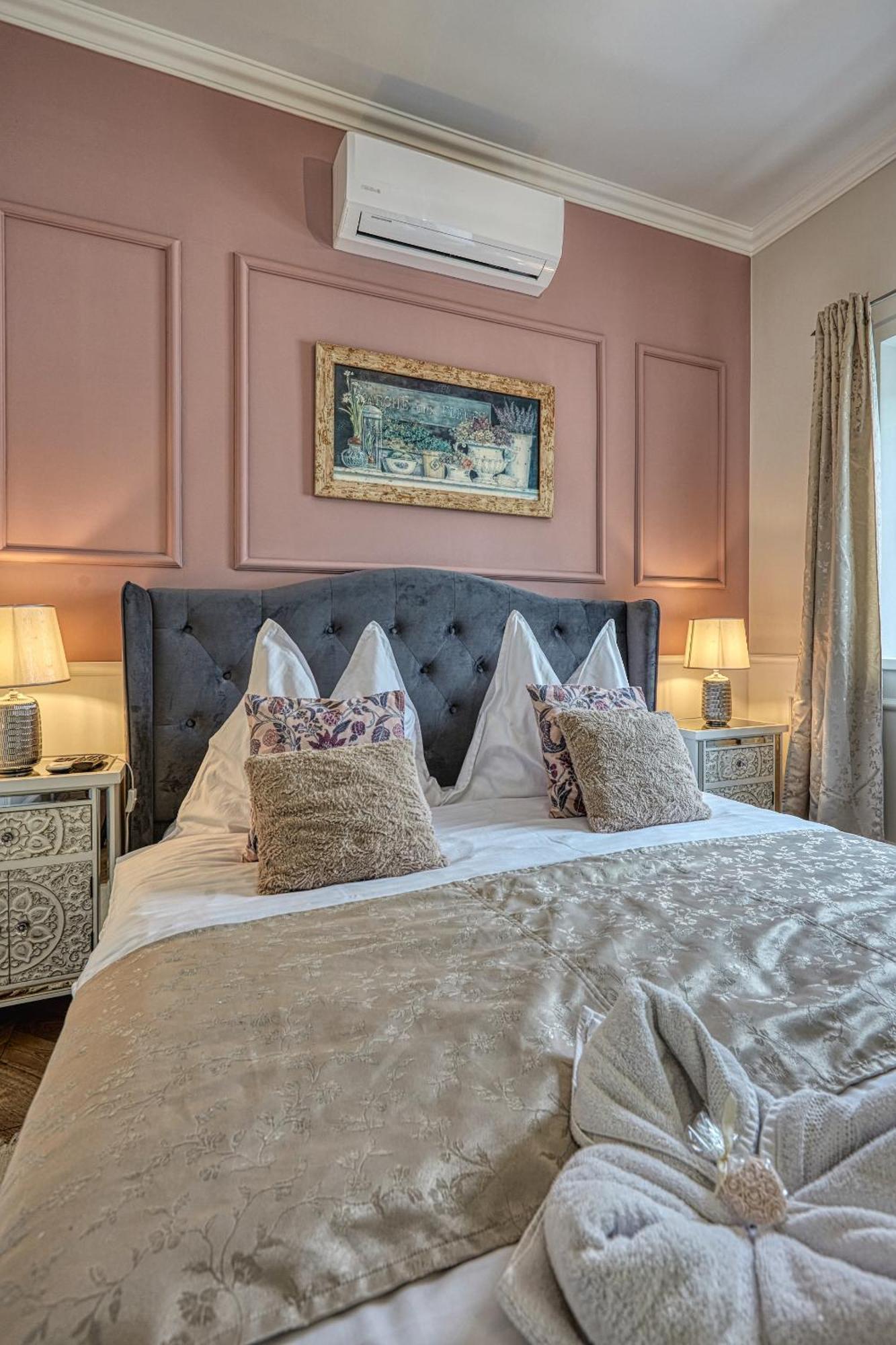 The Doors Boutique Apartments Мошонмадьяровар Экстерьер фото